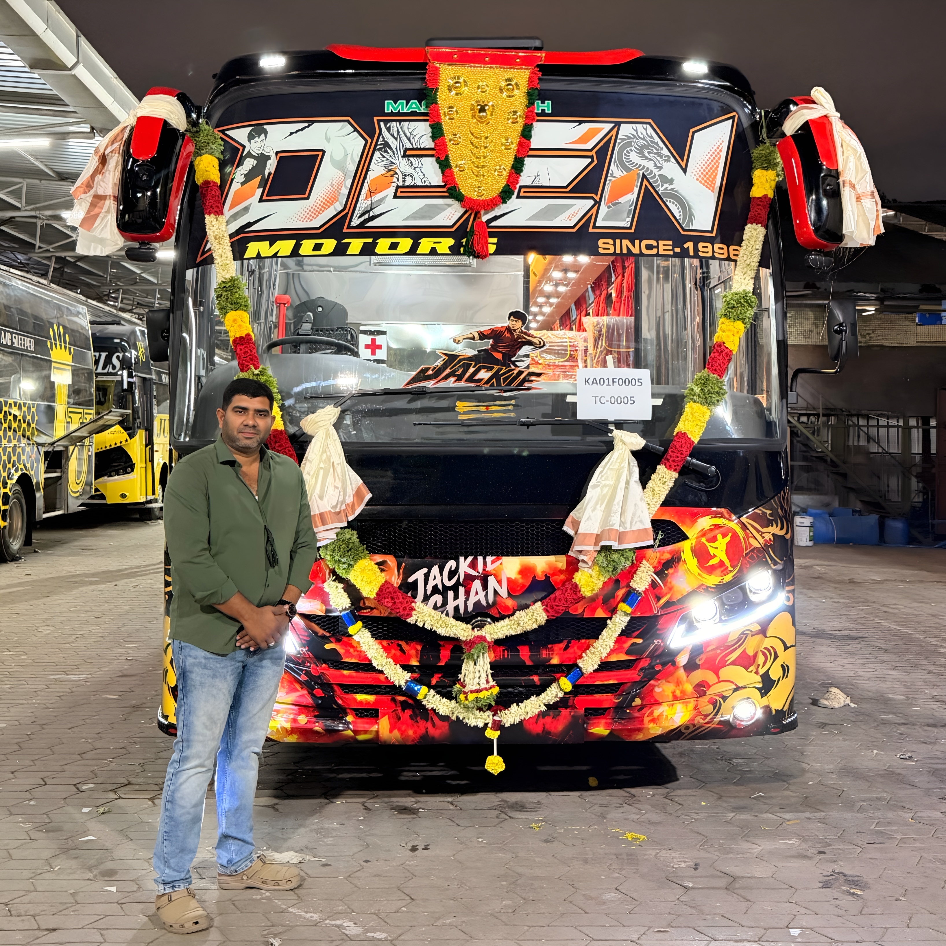 Deen Motors Bus